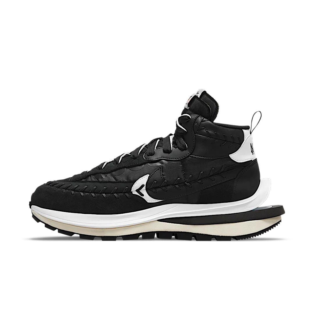 Overkicks - Nike Vaporwaffle sacai Jean Paul Gaultier Black White (DH9186-001) - vista lateral