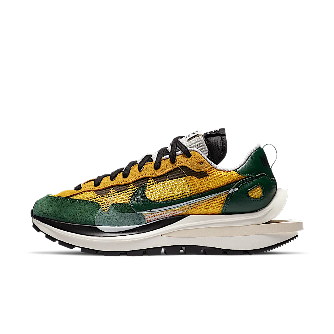 Overkicks - Nike Vaporwaffle sacai Tour Yellow Stadium Green (CV1363-700) - vista lateral