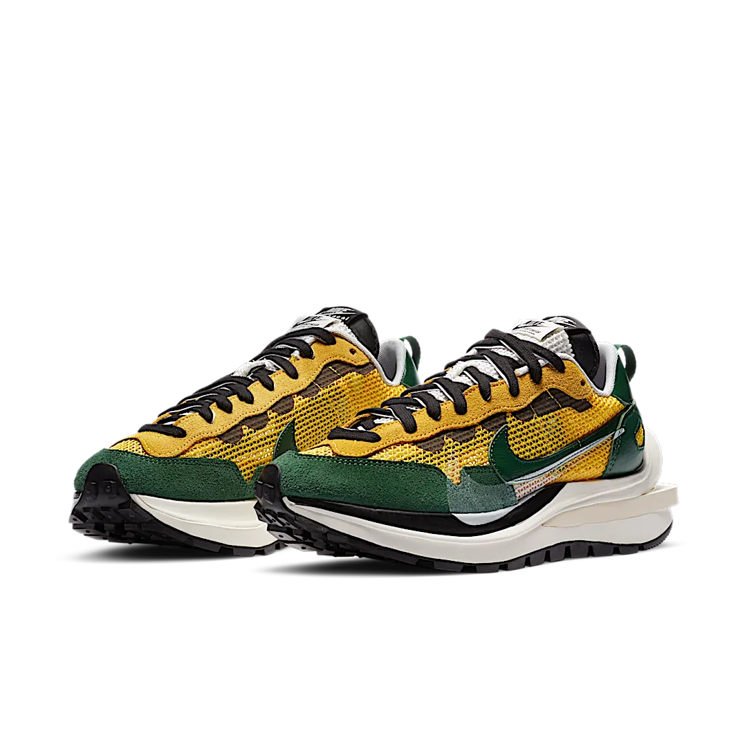 Overkicks - Nike Vaporwaffle sacai Tour Yellow Stadium Green (CV1363-700) - vista trasera