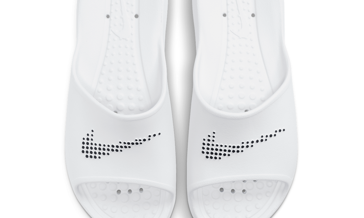 Overkicks - Nike Victori One Shower Slide White Polka Dot Swoosh (CZ5478-100) - vista trasera