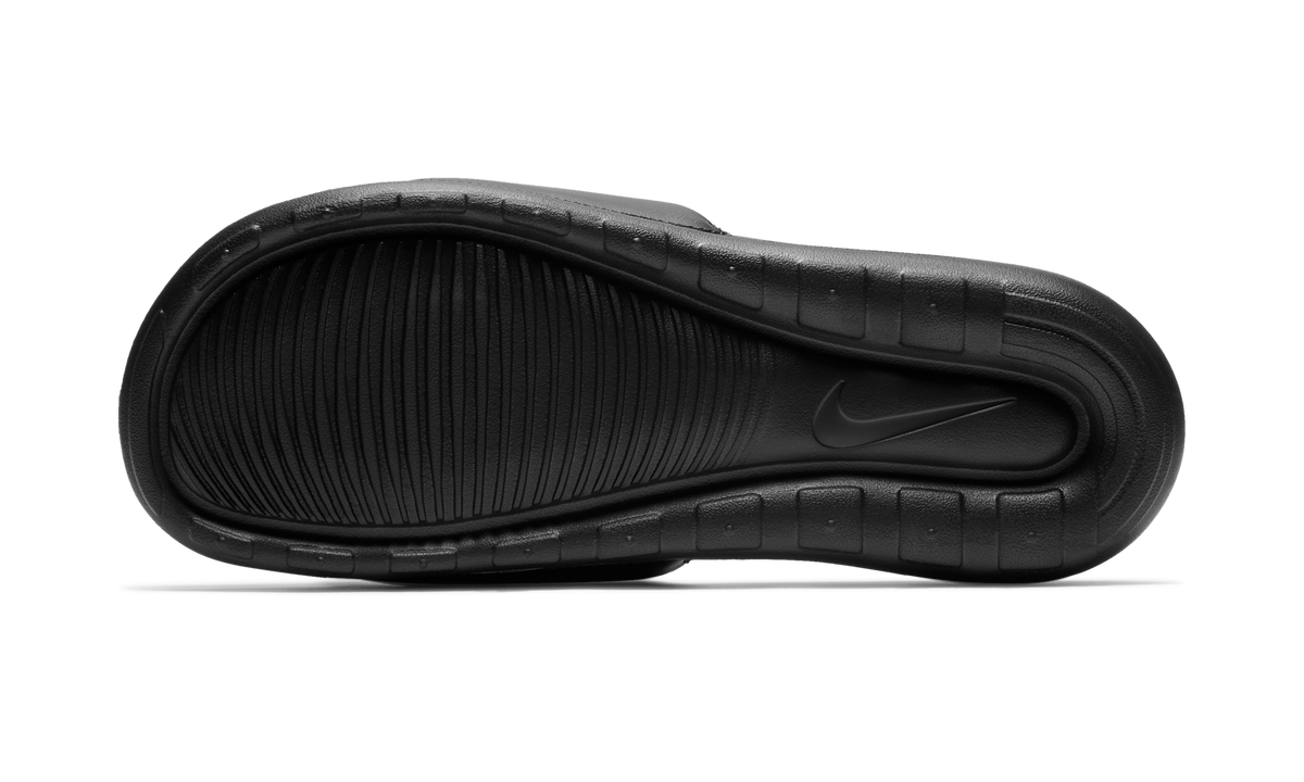 Overkicks - Nike Victori One Slide Black Metallic Gold (CN9675-006) - detalle suela
