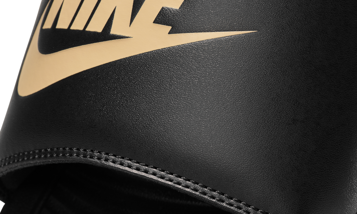 Overkicks - Nike Victori One Slide Black Metallic Gold (CN9675-006) - detalle talon