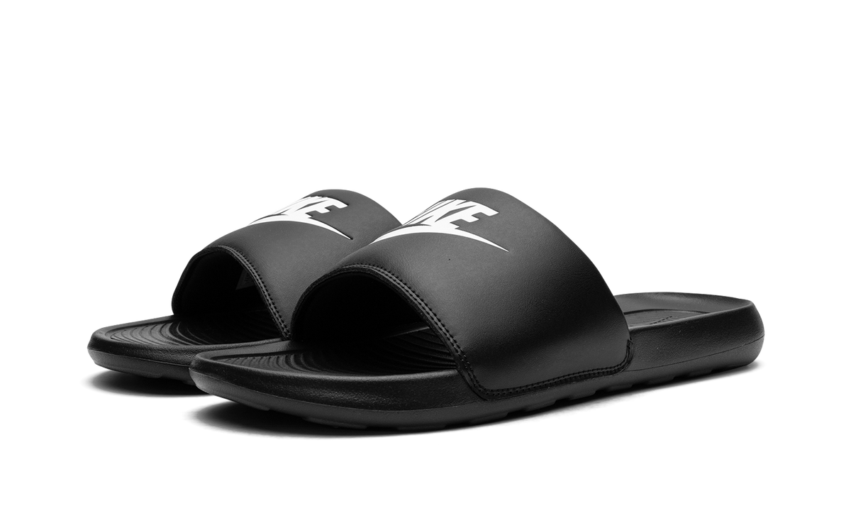 Overkicks - Nike Victori One Slide Black White (CN9675-002) - vista trasera