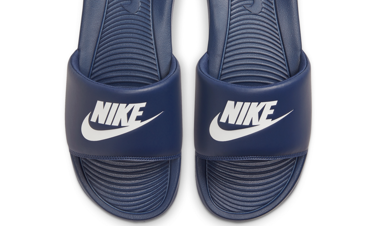 Overkicks - Nike Victori One Slide Midnight Navy White (CN9675-401) - detalle suela