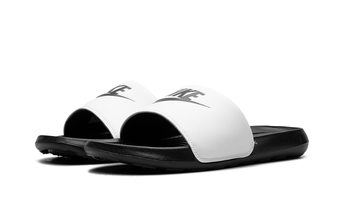 Overkicks - Nike Victori One Slide White Black (CN9675-005) - vista trasera