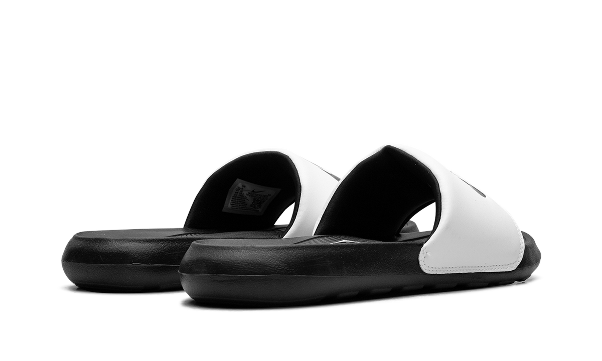 Overkicks - Nike Victori One Slide White Black (CN9675-005) - par completo