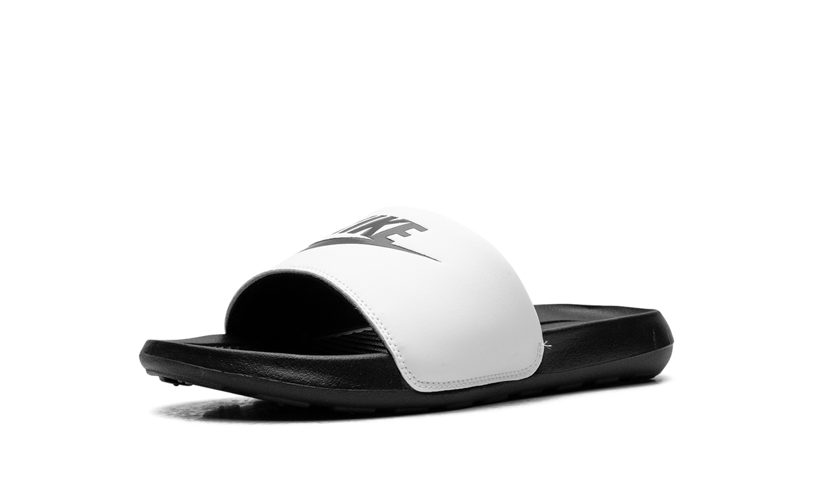 Overkicks - Nike Victori One Slide White Black (CN9675-005) - detalle suela