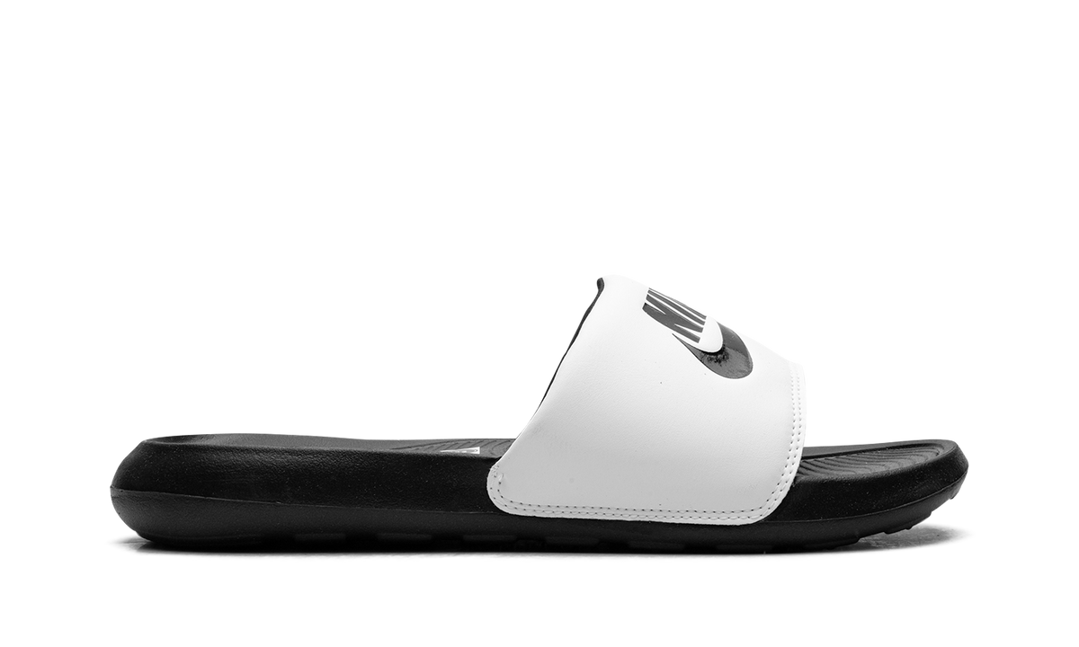 Overkicks - Nike Victori One Slide White Black (CN9675-005) - detalle talon