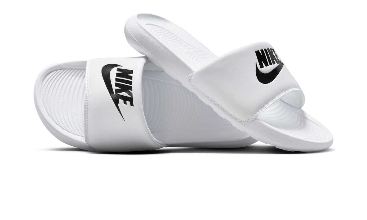 Overkicks - Nike Victori One White Black White (Womens) (CN9677-100) - vista lateral