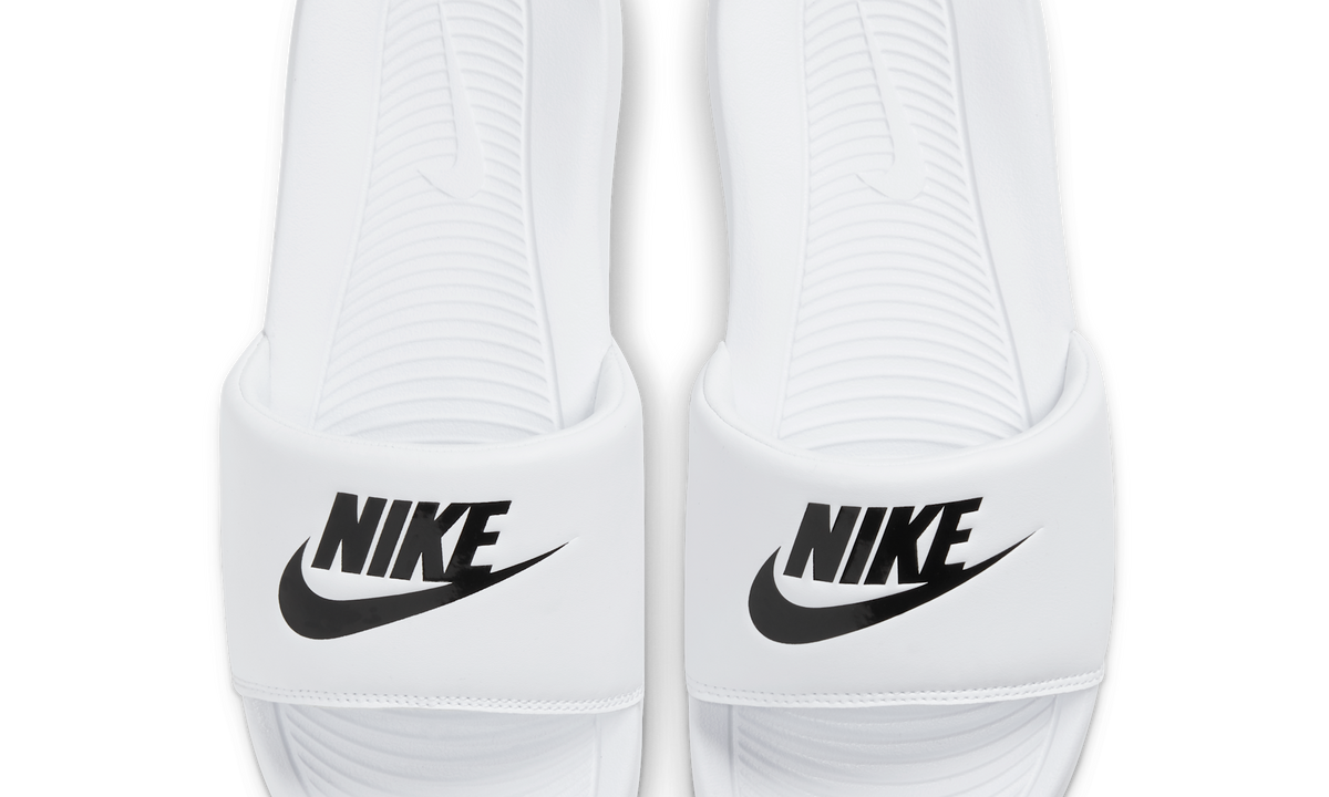 Overkicks - Nike Victori One White Black White (Womens) (CN9677-100) - vista superior
