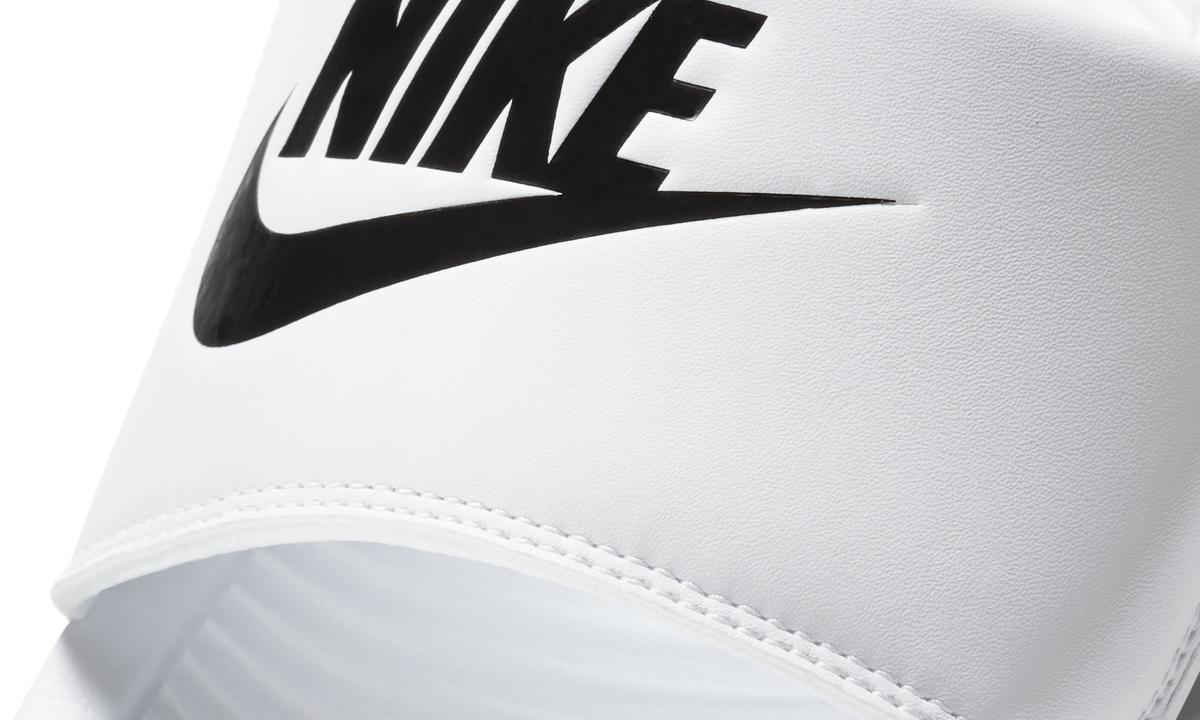 Overkicks - Nike Victori One White Black White (Womens) (CN9677-100) - detalle talon