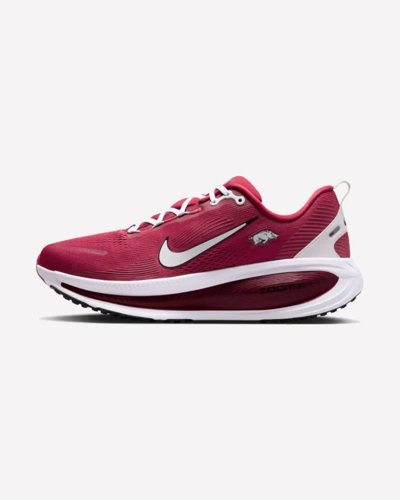 Overkicks - Nike Vomero 18 Arkansas (IQ6863-600) - vista lateral