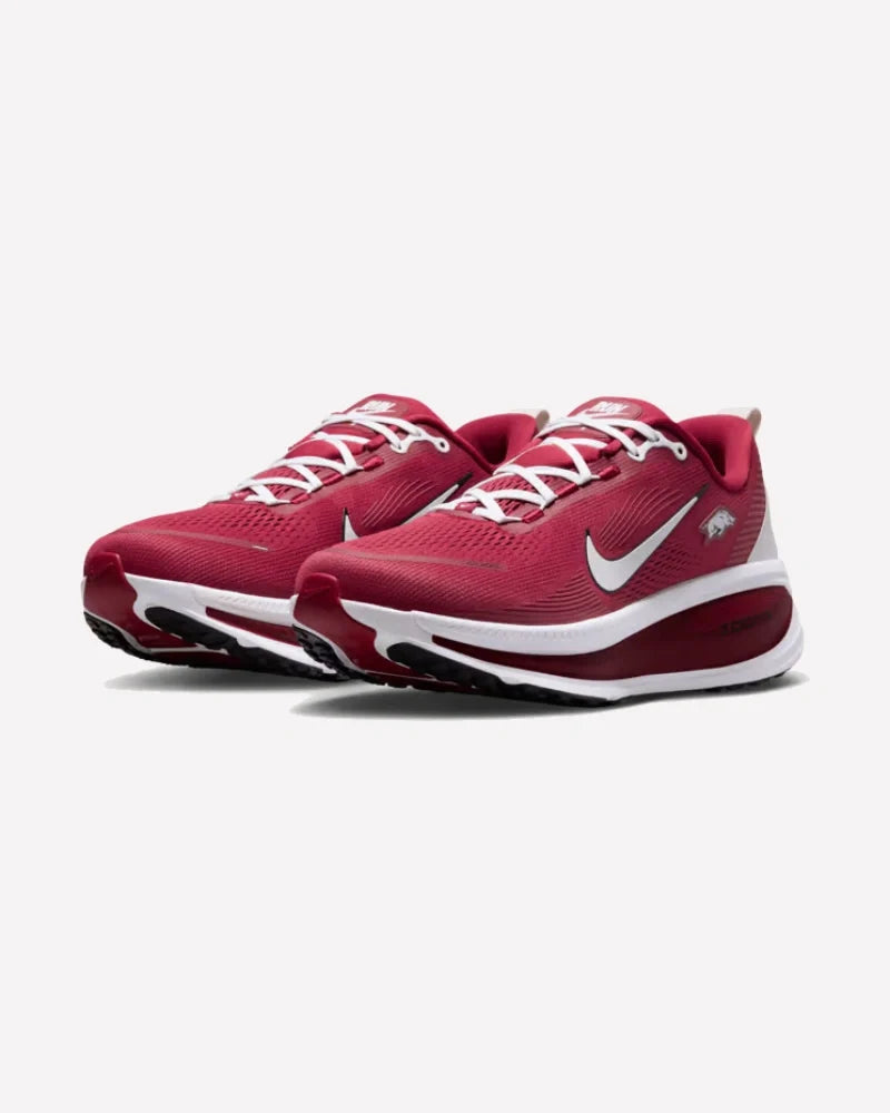 Overkicks - Nike Vomero 18 Arkansas (IQ6863-600) - vista trasera