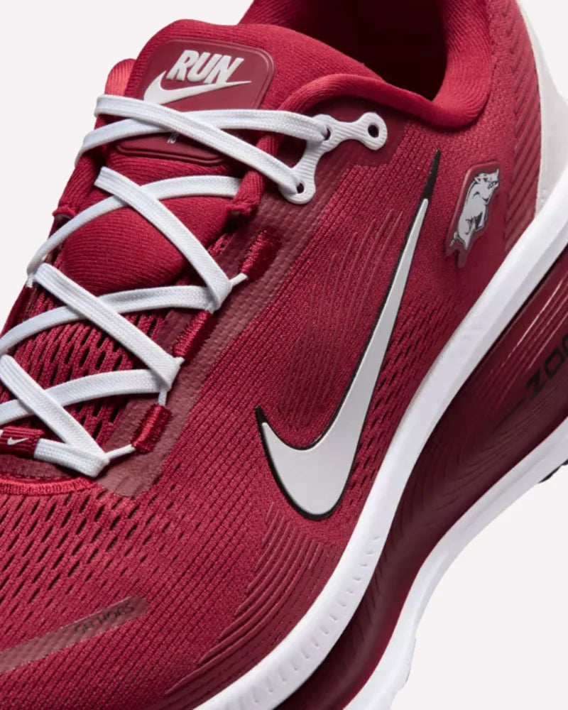 Overkicks - Nike Vomero 18 Arkansas (IQ6863-600) - vista superior