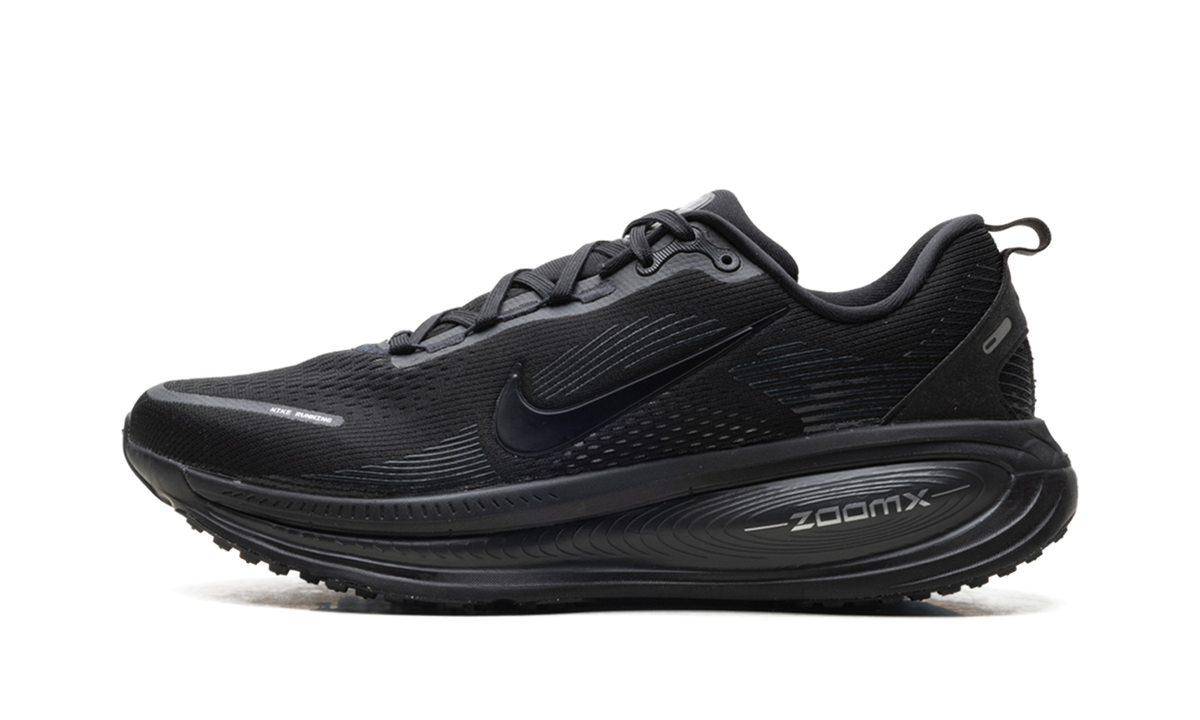 Overkicks - Nike Vomero 18 Black Dark Smoke Grey Light Smoke Grey (HM6803-005) - vista lateral