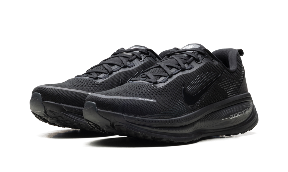 Overkicks - Nike Vomero 18 Black Dark Smoke Grey Light Smoke Grey (HM6803-005) - vista trasera
