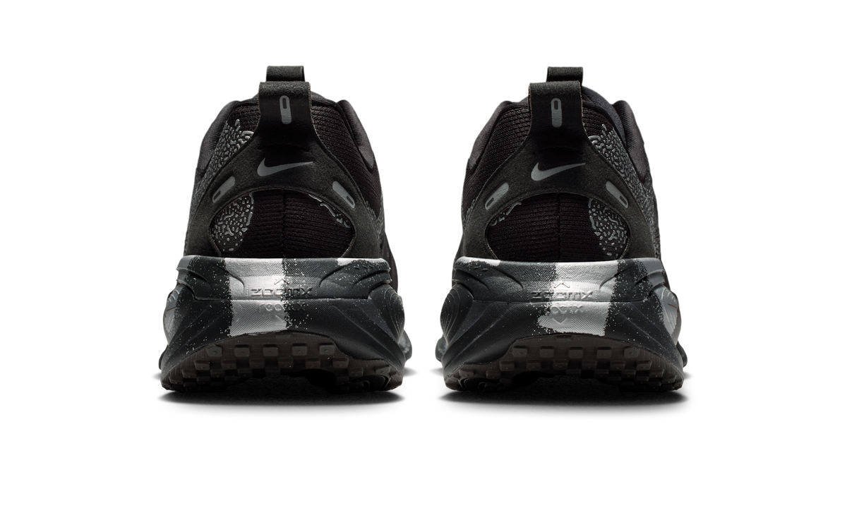 Overkicks - Nike Vomero 18 Disrupt Pack (IQ3925-001) - detalle talon