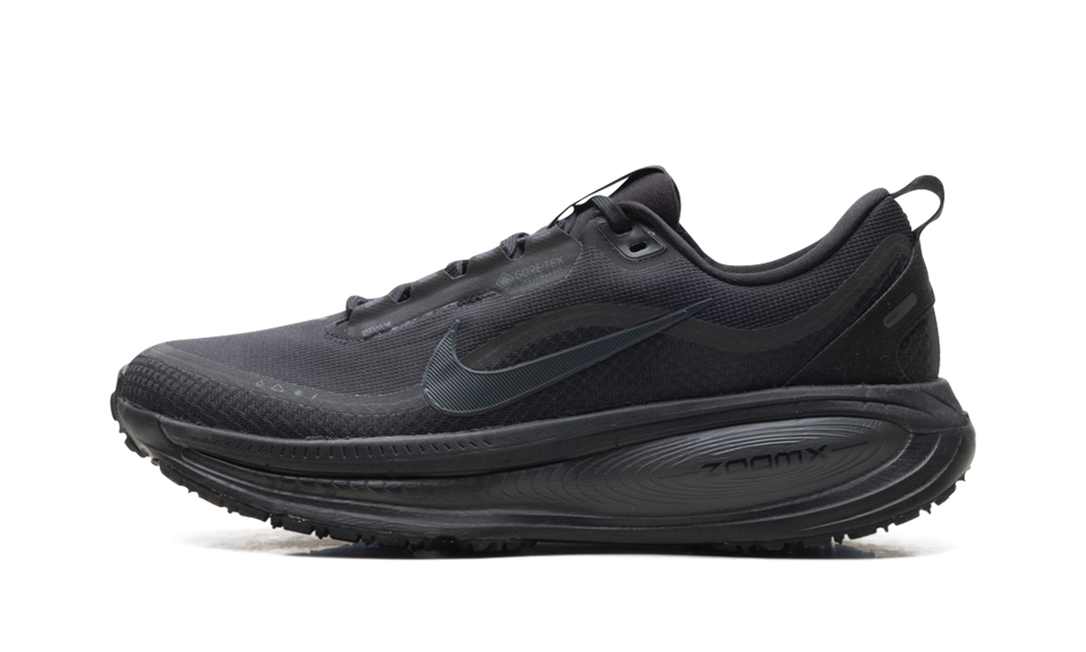 Overkicks - Nike Vomero 18 Gore-Tex Black Anthracite (HQ7001-001) - vista lateral