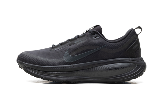 Overkicks - Nike Vomero 18 Gore-Tex Black Anthracite (HQ7001-001) - vista lateral