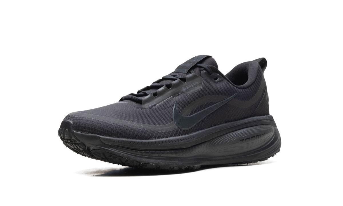 Overkicks - Nike Vomero 18 Gore-Tex Black Anthracite (HQ7001-001) - detalle suela