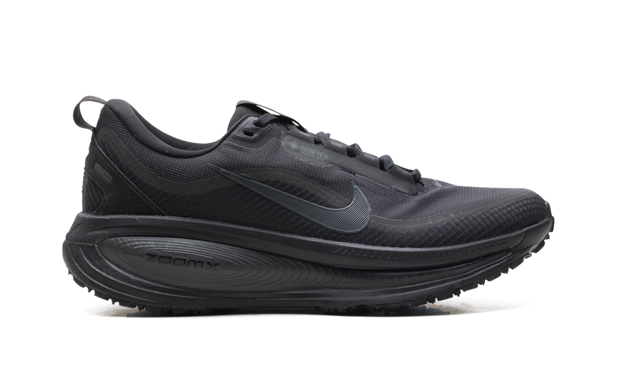 Overkicks - Nike Vomero 18 Gore-Tex Black Anthracite (HQ7001-001) - detalle talon