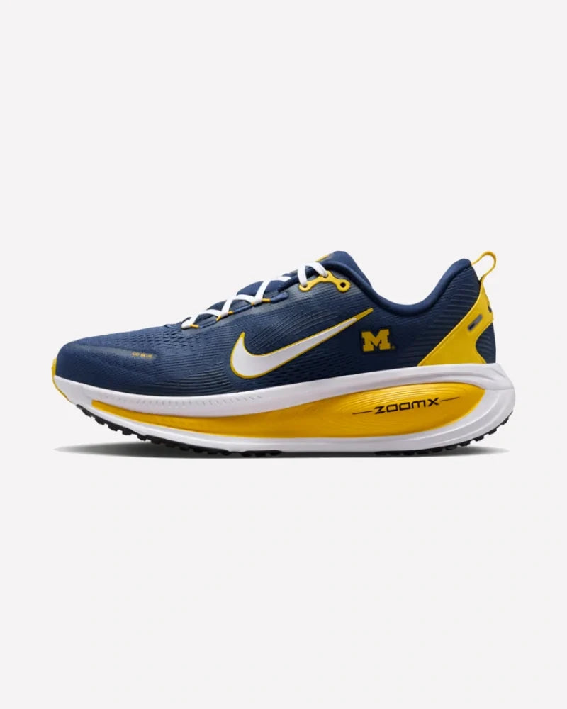 Overkicks - Nike Vomero 18 Michigan (IQ6879-400) - vista lateral