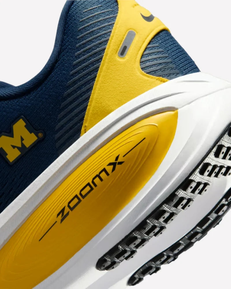 Overkicks - Nike Vomero 18 Michigan (IQ6879-400) - vista superior