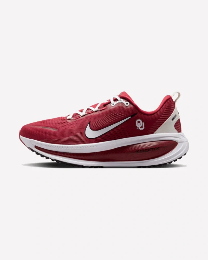 Overkicks - Nike Vomero 18 Oklahoma (IQ6883-600) - vista lateral