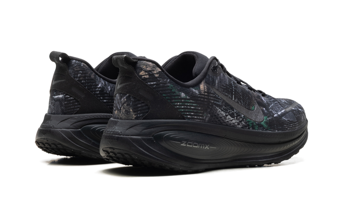 Overkicks - Nike Vomero 18 Realtree Camo Black (IF4456-001) - par completo