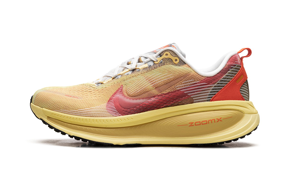 Overkicks - Nike Vomero 18 SE International Running Pack LD-1000 (IH3576-999) - vista lateral