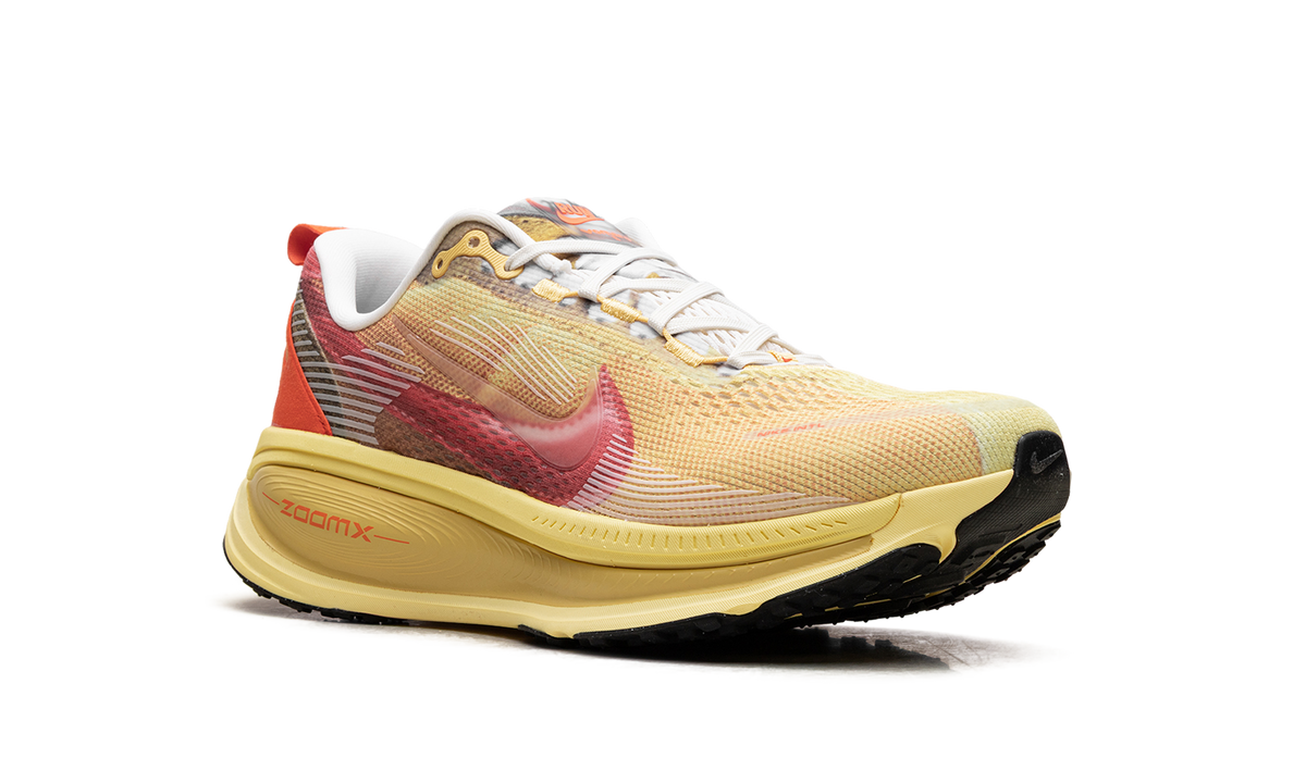 Overkicks - Nike Vomero 18 SE International Running Pack LD-1000 (IH3576-999) - detalle lateral interior