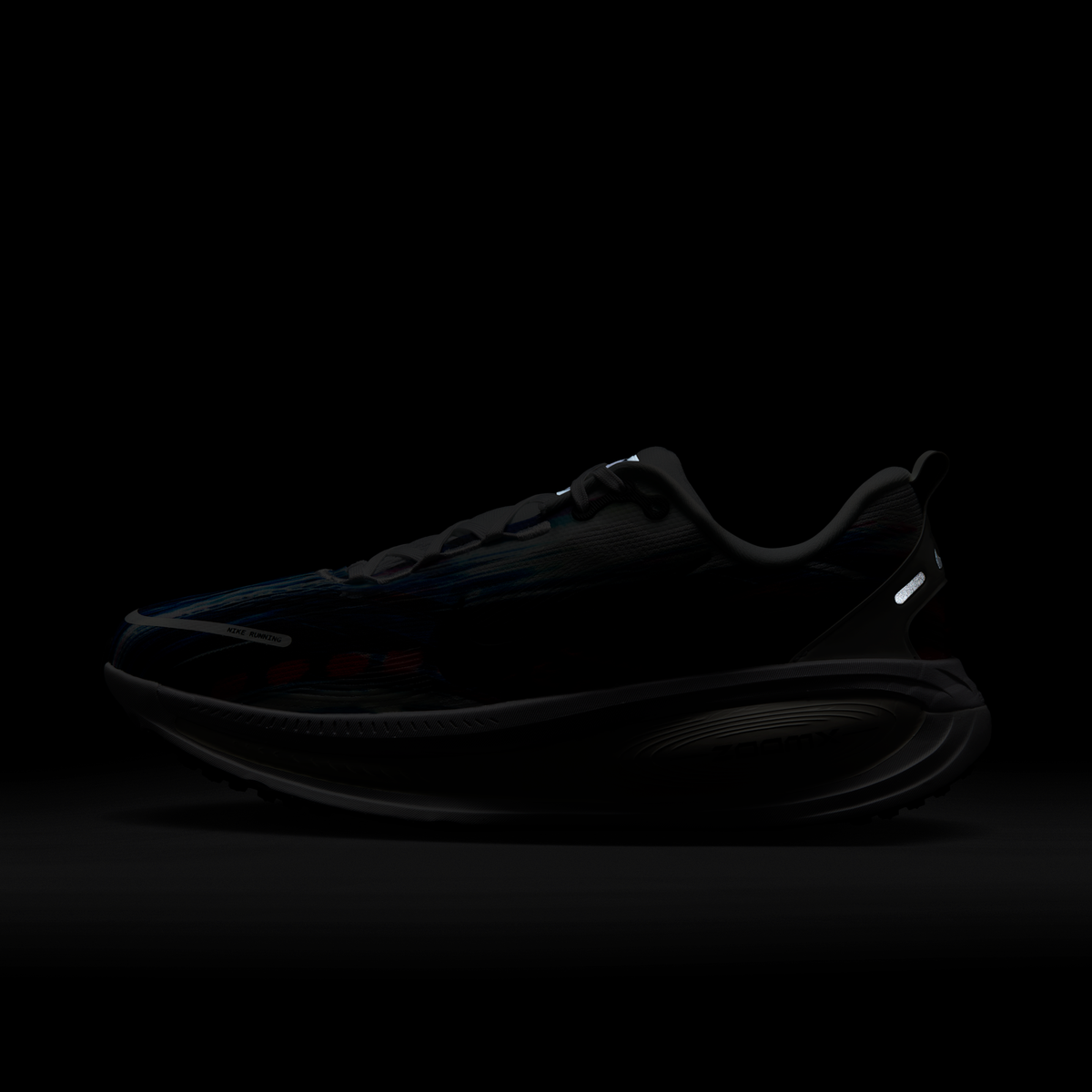 Overkicks - Nike Vomero 18 SE Light Trails (IB8164-999) - detalle