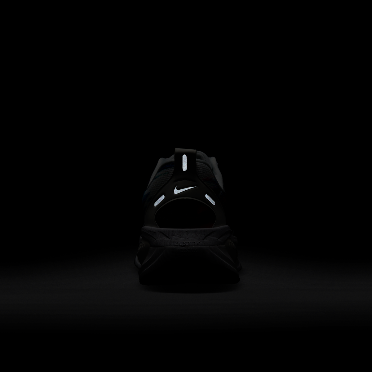 Overkicks - Nike Vomero 18 SE Light Trails (IB8164-999) - detalle