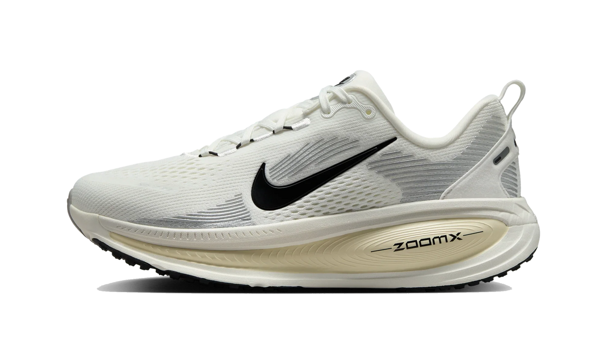 Overkicks - Nike Vomero 18 Summit White Coconut Milk (Womens) (HM6804-101) - vista lateral