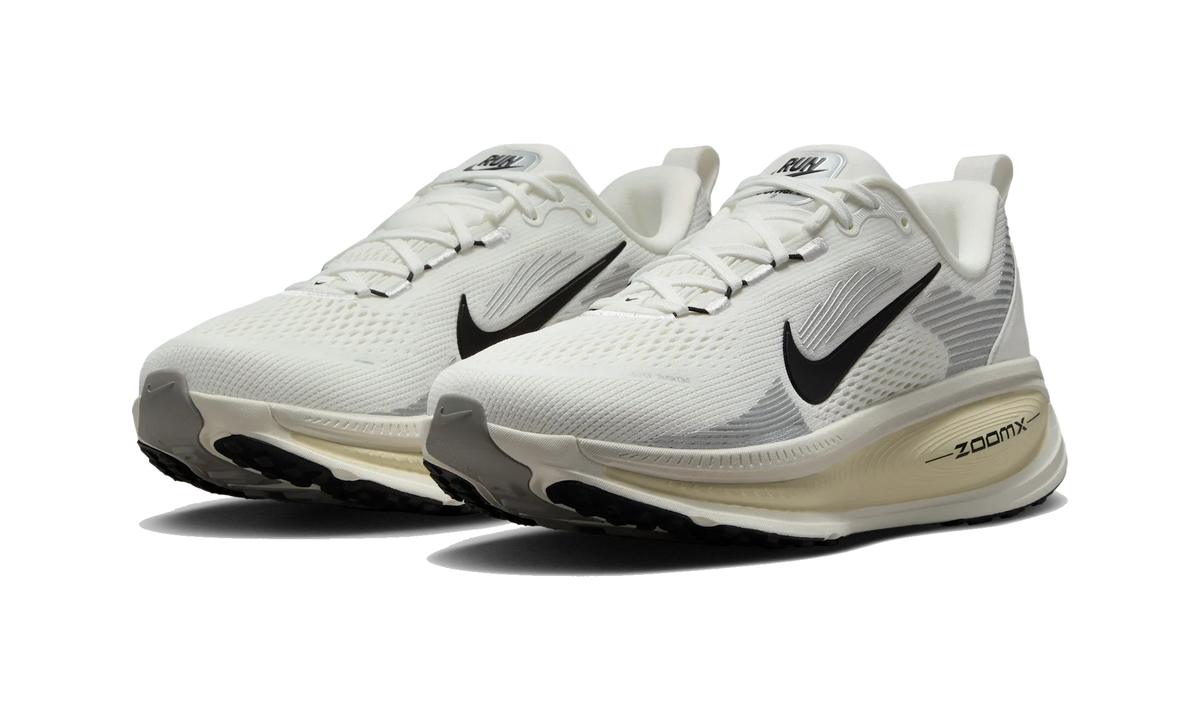 Overkicks - Nike Vomero 18 Summit White Coconut Milk (Womens) (HM6804-101) - vista trasera