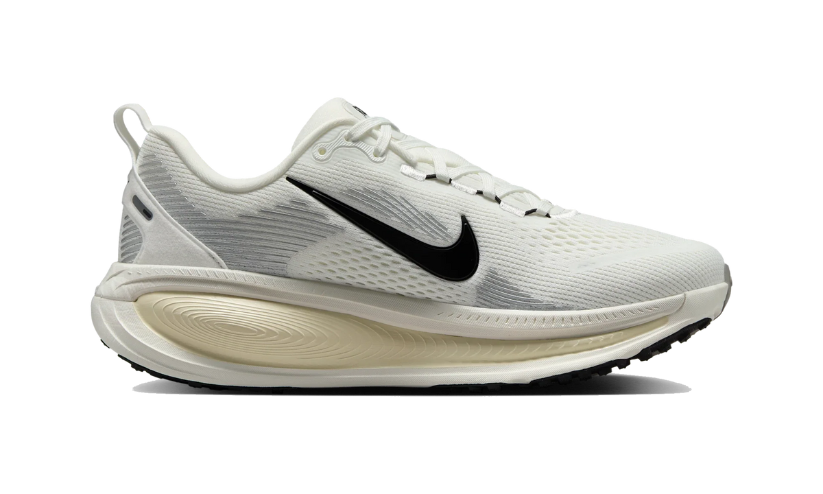 Overkicks - Nike Vomero 18 Summit White Coconut Milk (Womens) (HM6804-101) - detalle suela