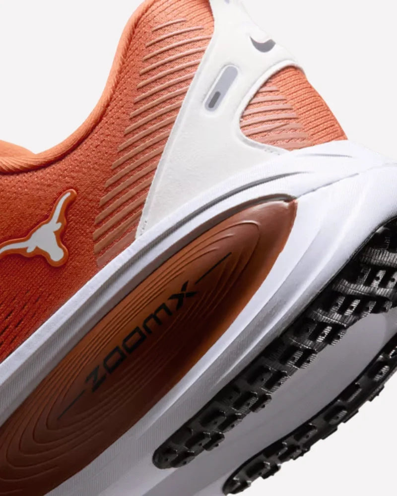 Overkicks - Nike Vomero 18 Texas (IQ6892-800) - detalle talon