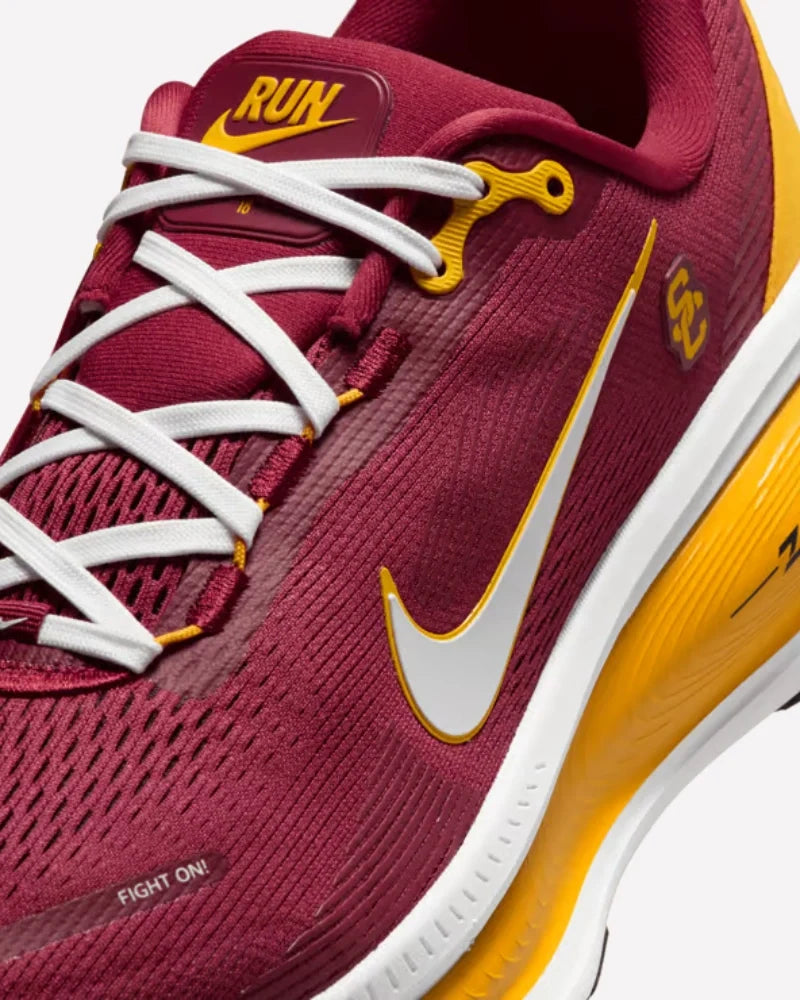 Overkicks - Nike Vomero 18 USC (IQ6894-600) - vista superior