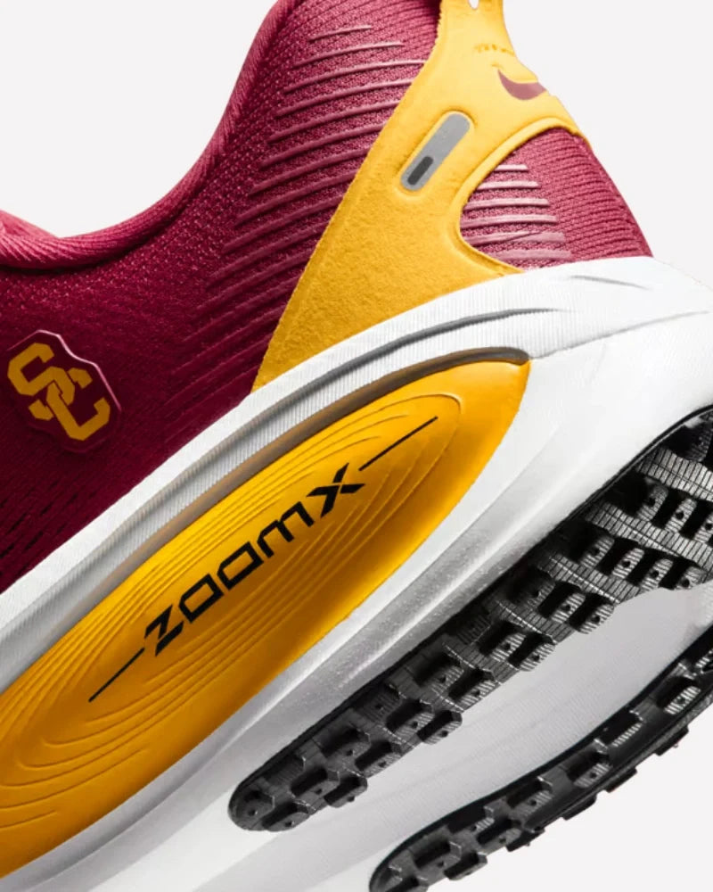 Overkicks - Nike Vomero 18 USC (IQ6894-600) - detalle talon