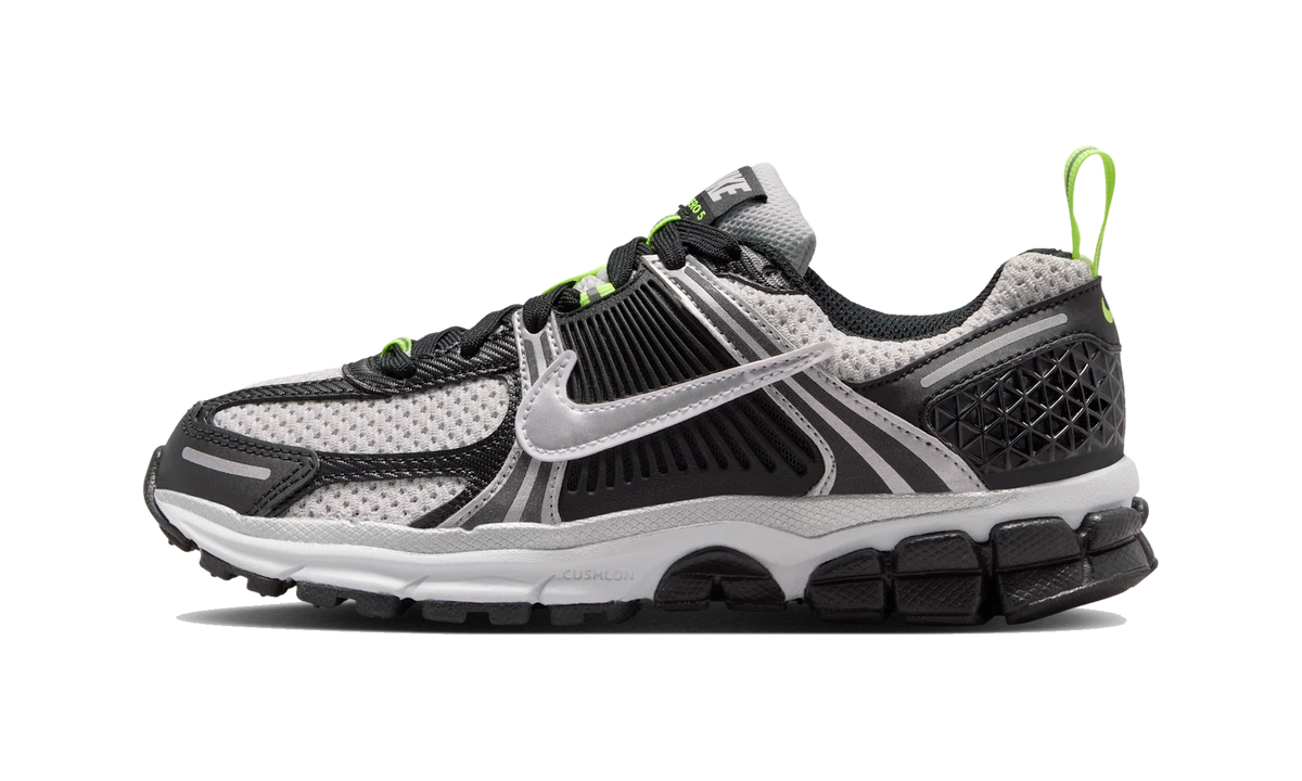 Overkicks - Nike Vomero 5 Black Photon Dust Volt Ice (GS) (IQ0312-010) - vista lateral