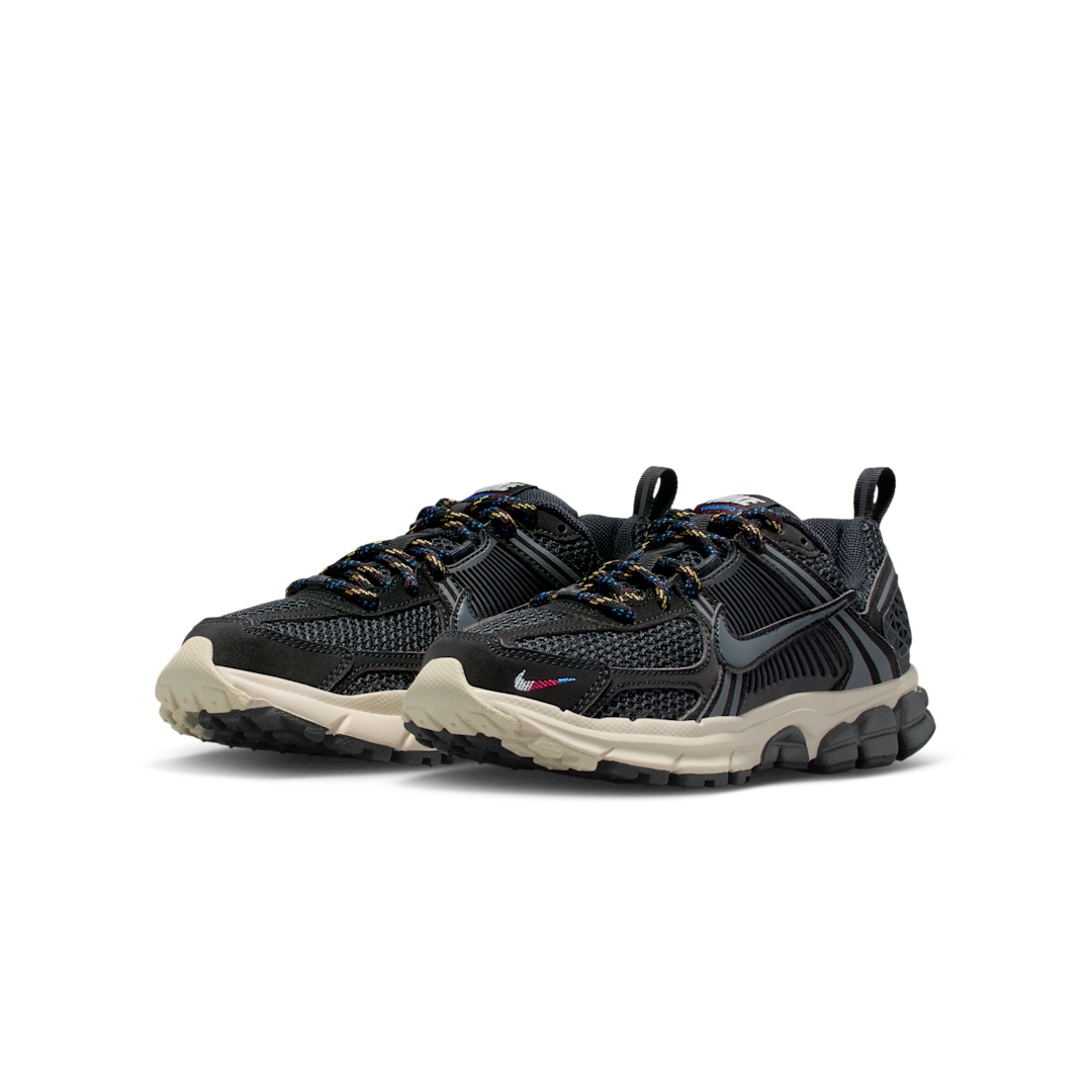Overkicks - Nike Vomero 5 Black Soft Pearl Burgundy Crush (GS) (IB5853-001) - imagen 2