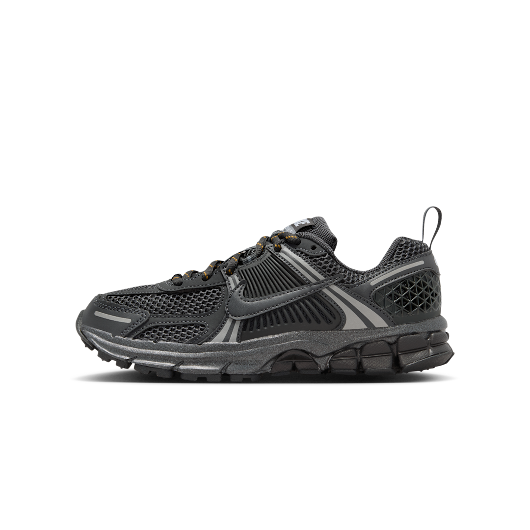 Overkicks - Nike Vomero 5 Dark Smoke Grey Reflective (GS) (IB3812-001) - vista lateral