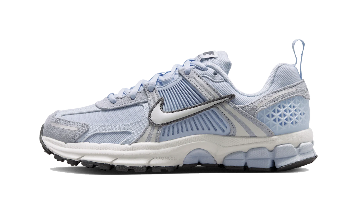Overkicks - Nike Vomero 5 Football Grey Pencil Point (GS) (IO7468-002) - vista lateral