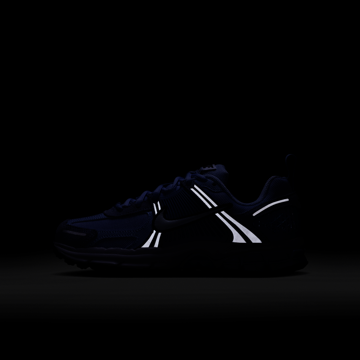 Overkicks - Nike Vomero 5 Football Grey Pencil Point (GS) (IO7468-002) - imagen 9