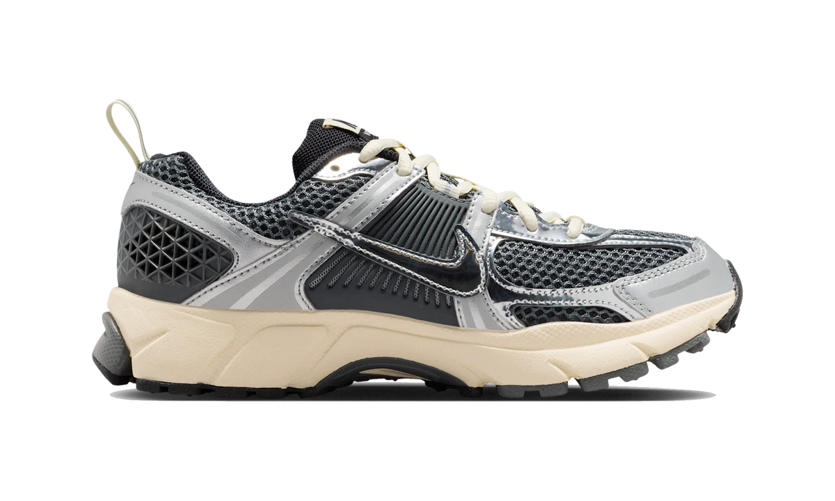 Overkicks - Nike Vomero 5 Iron Grey Coconut Milk Chrome (GS) (IM9467-002) - imagen 4