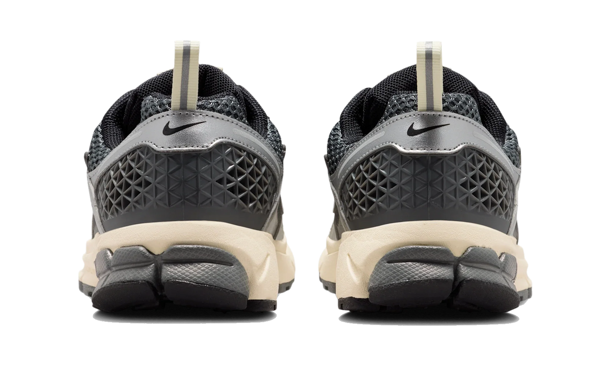 Overkicks - Nike Vomero 5 Iron Grey Coconut Milk Chrome (GS) (IM9467-002) - imagen 6