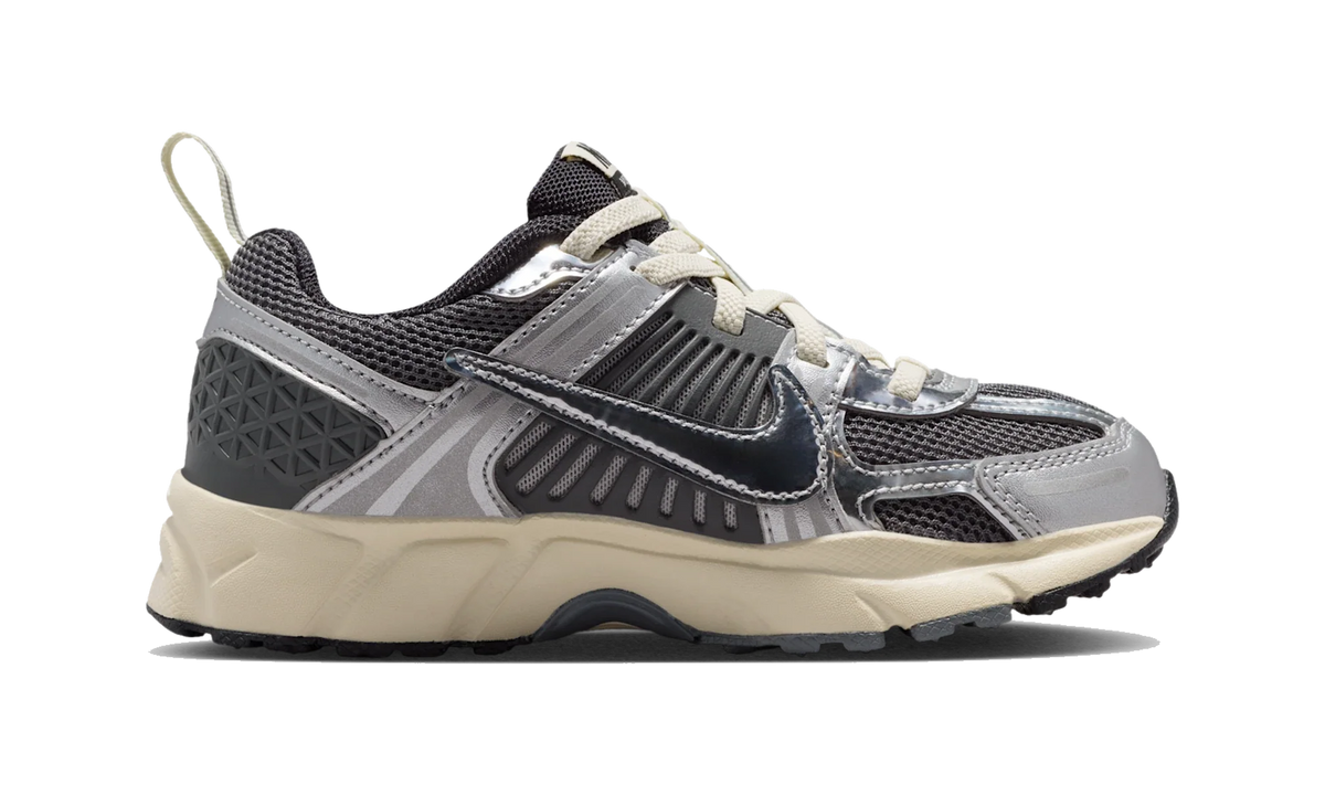 Overkicks - Nike Vomero 5 Iron Grey Coconut Milk Chrome (PS) (IM9465-002) - imagen 4
