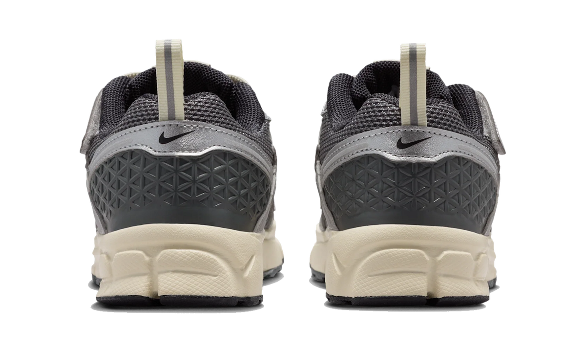 Overkicks - Nike Vomero 5 Iron Grey Coconut Milk Chrome (PS) (IM9465-002) - imagen 6