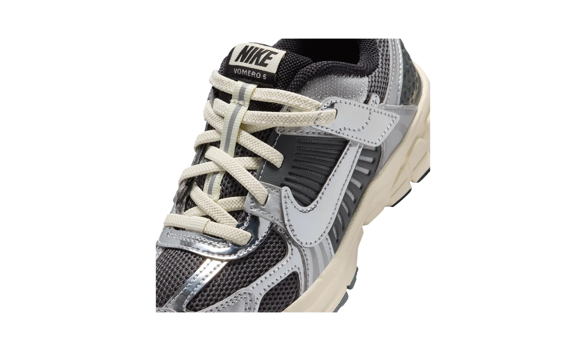 Overkicks - Nike Vomero 5 Iron Grey Coconut Milk Chrome (PS) (IM9465-002) - imagen 7