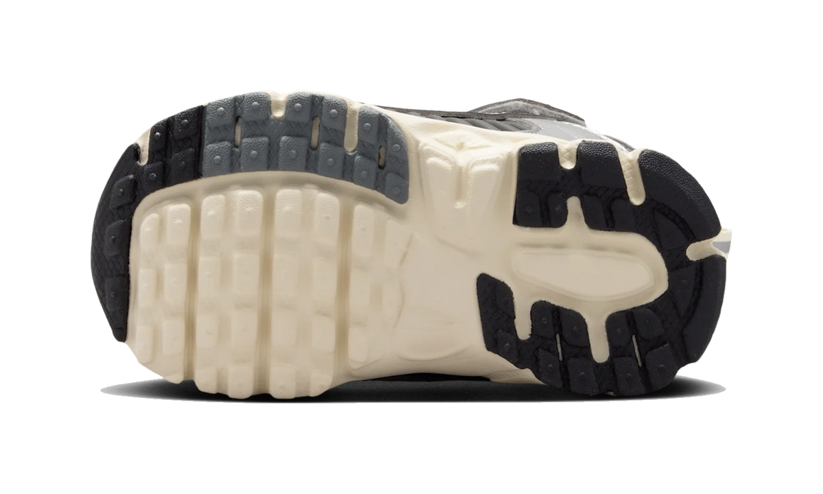 Overkicks - Nike Vomero 5 Iron Grey Coconut Milk Chrome (TD) (IM9466-002) - imagen 3